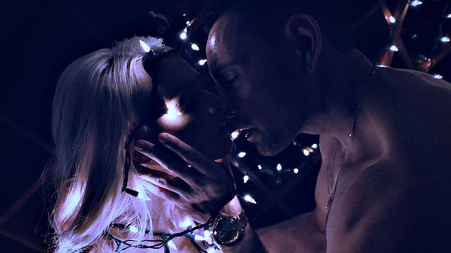 A Petite Holiday Delight