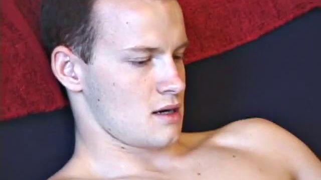 скейтер лекс мощно дрочит свой толстый член и кончает