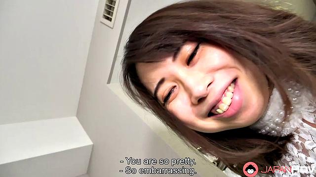 Miku and lover spend an evening naked in a hotel room