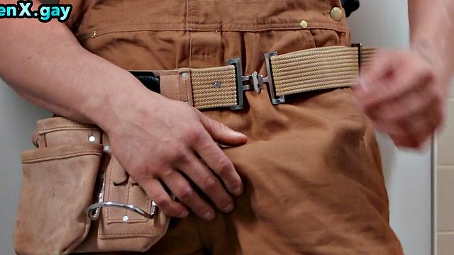 Straight jock pounded by muscular plumber after bath