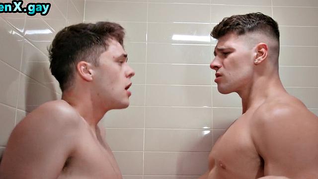 Straight jock pounded by muscular plumber after bath