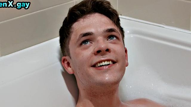 Straight jock pounded by muscular plumber after bath