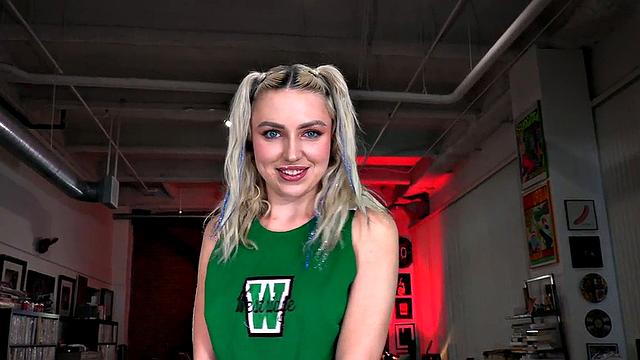 20yo cheerleader HJ after game and dirty talk