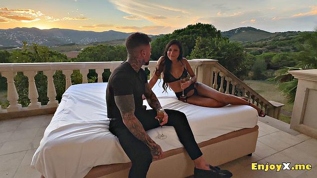 Sunset kindles the lust of Andrea Retali, a mischievous Spanish brunette. She