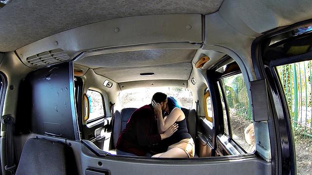 Naughty Couple Kiss and Fuck in reverse cowgirl car action