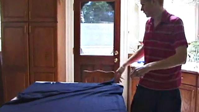 Рыжий Тристиан устраивает сольный концерт рукой и шутит над финалом.
