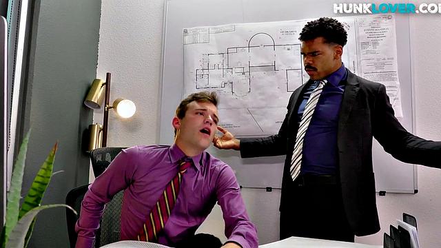 Black hunk barebacks colleague in 3way till cumshot