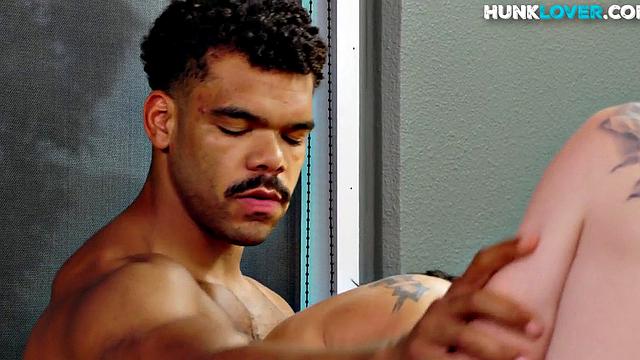 Black hunk barebacks colleague in 3way till cumshot
