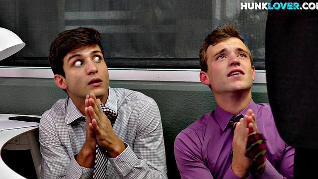 Black hunk barebacks colleague in 3way till cumshot