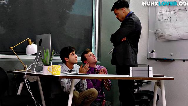 Black hunk barebacks colleague in 3way till cumshot