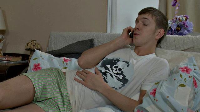 фрея заботится о парне и получает сочный анал с кремпайем