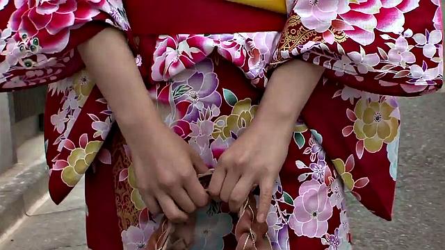 Nozomi Hazuki does japanese blow jobs and gets creamed
