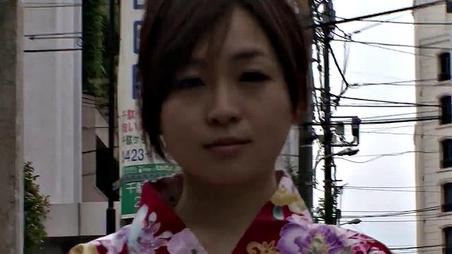 Nozomi Hazuki does japanese blow jobs and gets creamed