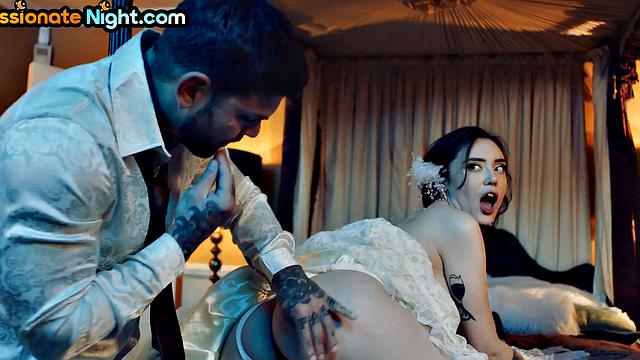 Three-way cocksucking babes drenched after pounding