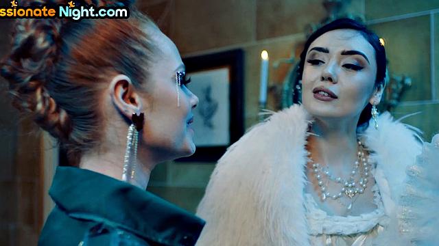 Three-way cocksucking babes drenched after pounding