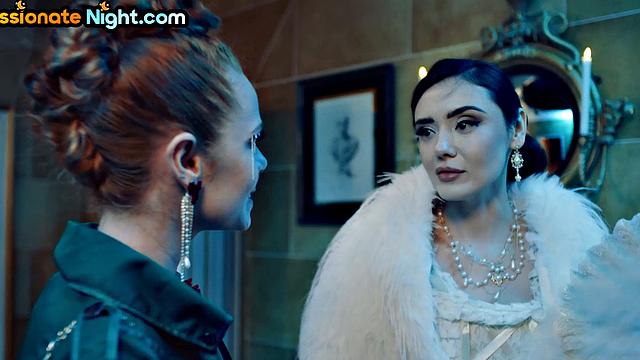 Three-way cocksucking babes drenched after pounding