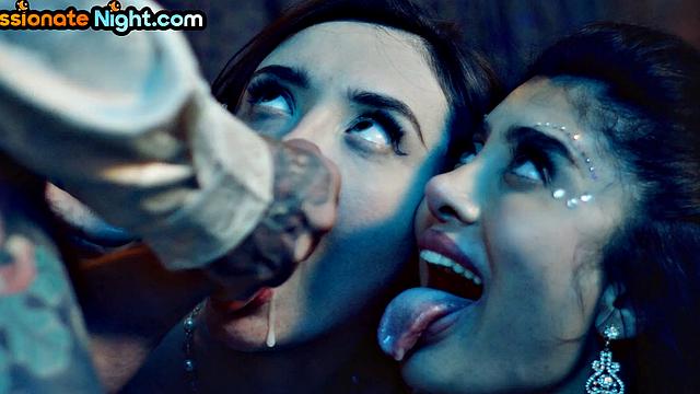 Three-way cocksucking babes drenched after pounding