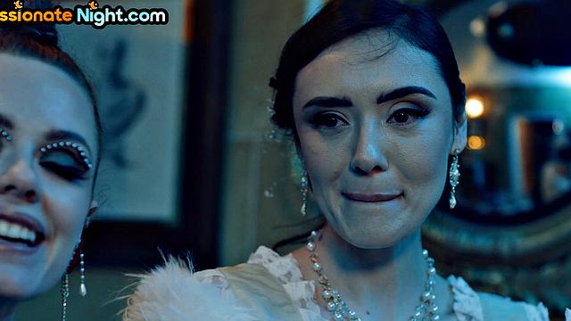 Three-way cocksucking babes drenched after pounding