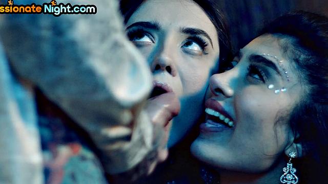 Three-way cocksucking babes drenched after pounding