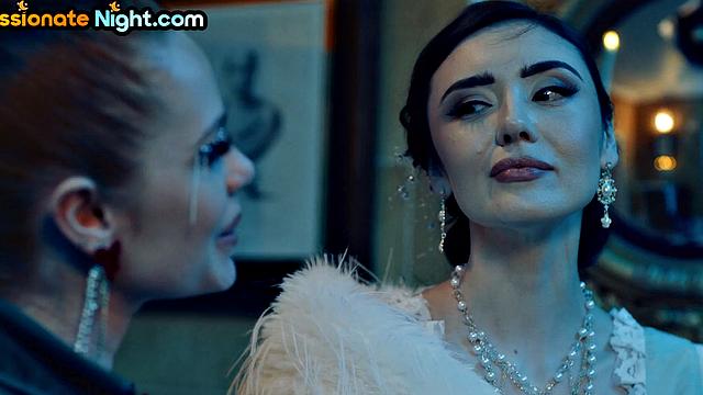 Three-way cocksucking babes drenched after pounding