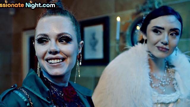 Three-way cocksucking babes drenched after pounding