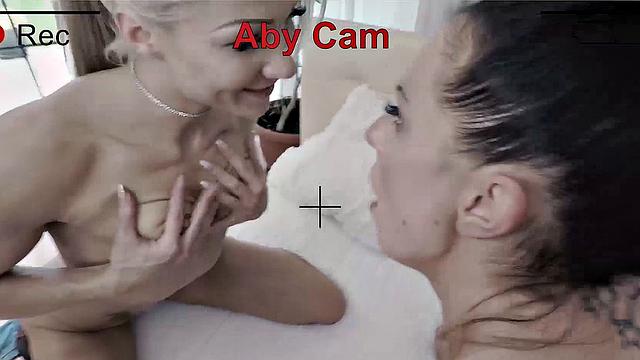 Соблазнительные милфы и горячие девки устраивают жёсткую анальную четвёрку на кровати