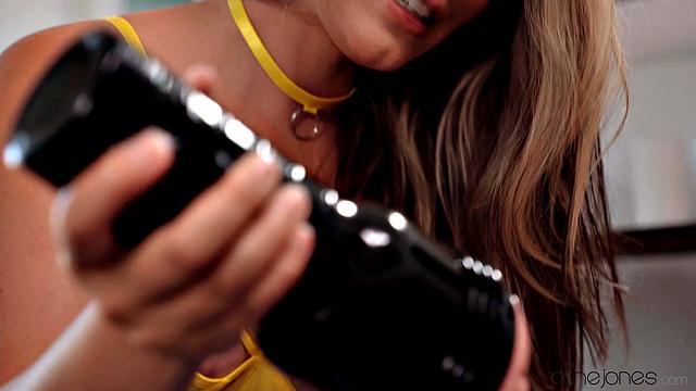 Beautiful Latina gives a helping hand