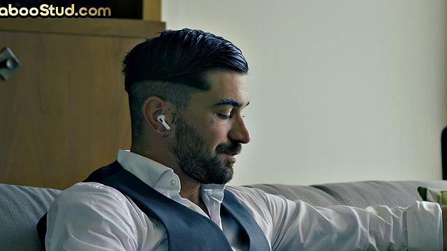 табуированный красавец не выдерживает жесткого ir-троника, кончают на лицо