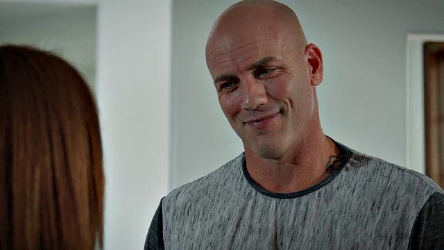 A tattooed nympho Bae get pounded by a white cock in her living room