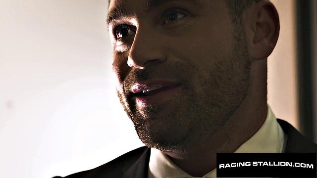 Незнакомец в костюме жёстко трахает мохнатого мишку - Beau Butler и Sir Peter без тормозов