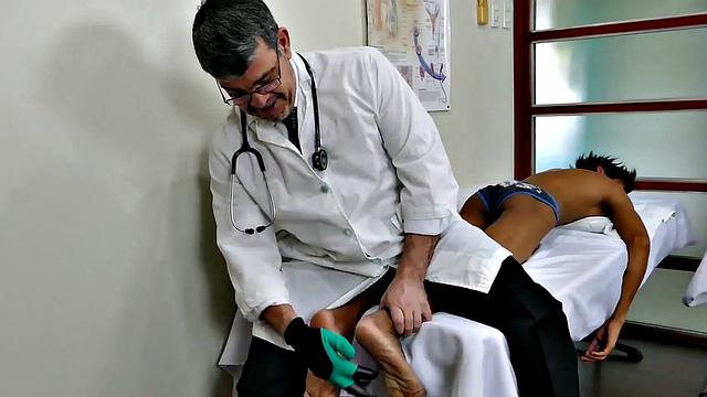 Asian twink bred by older doctor after getting rimmed