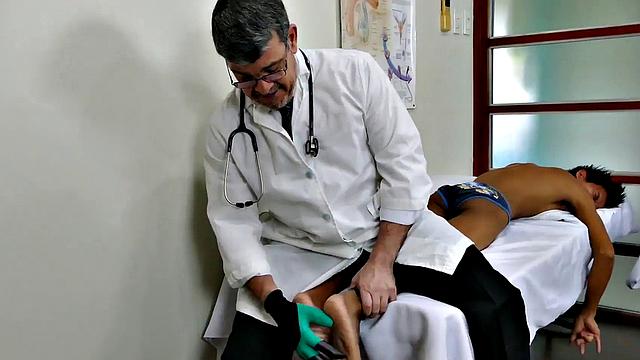 Asian twink bred by older doctor after getting rimmed