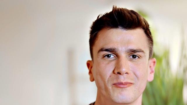 Dreamy chiseled stud in solo session tugging his shaft