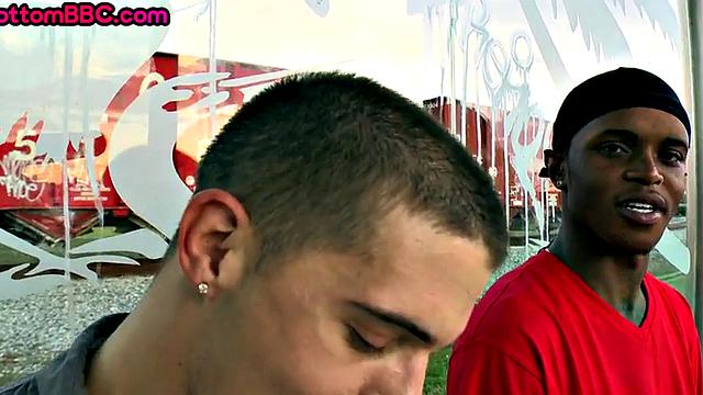 Black guy picked up and fucked outdoors by white top