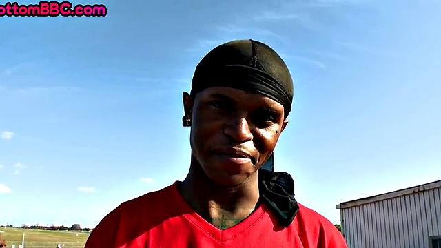 Black guy picked up and fucked outdoors by white top