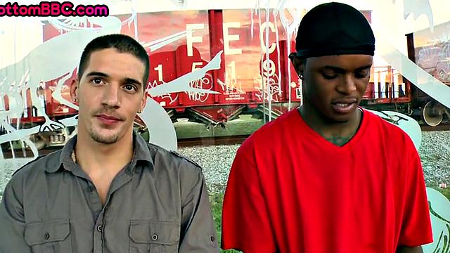 Black guy picked up and fucked outdoors by white top