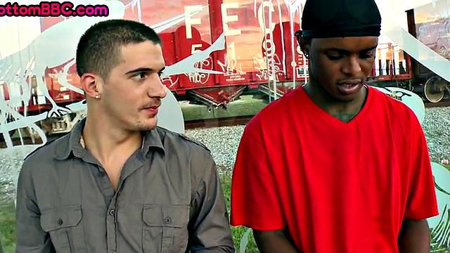 Black guy picked up and fucked outdoors by white top