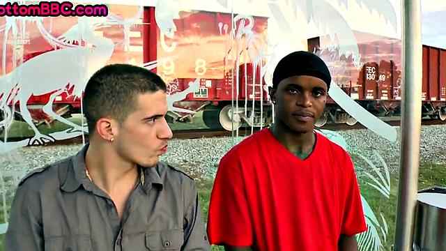 Black guy picked up and fucked outdoors by white top