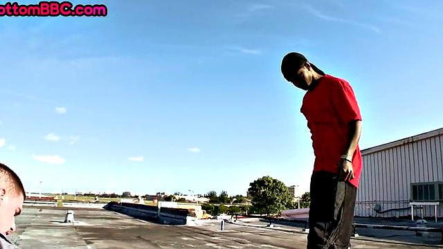 Black guy picked up and fucked outdoors by white top