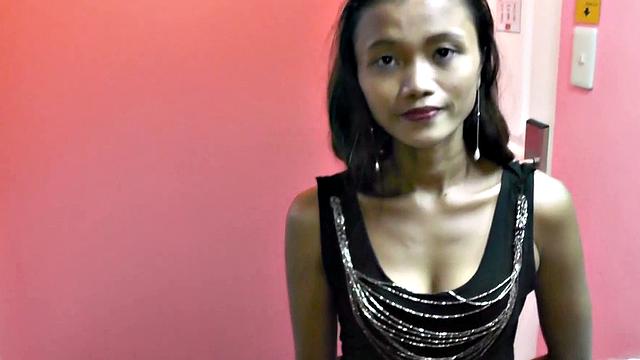 Мириам впервые трахается с белым на камеру