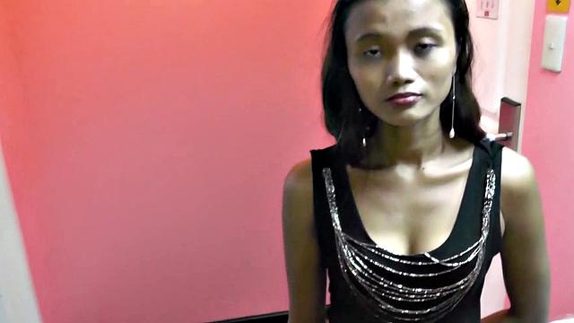 Мириам впервые трахается с белым на камеру