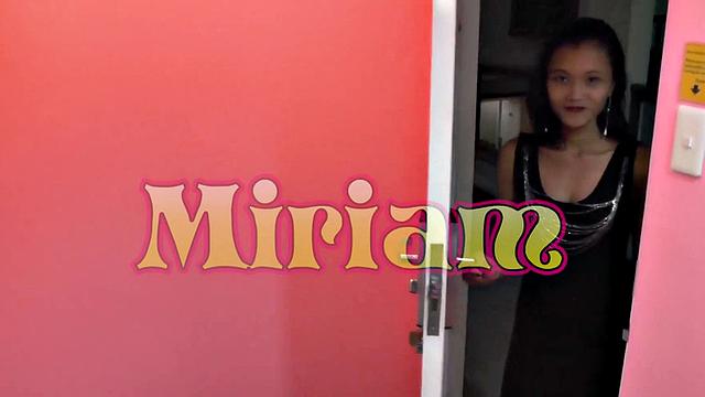 Мириам впервые трахается с белым на камеру