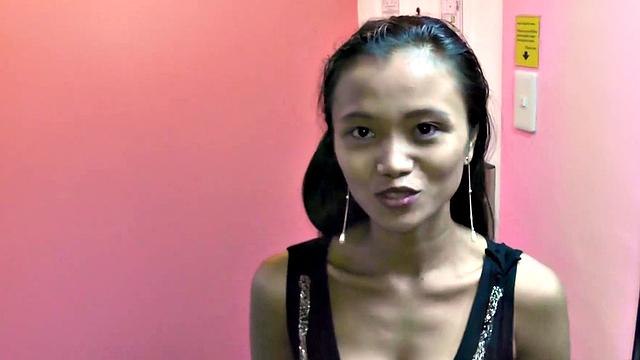 Мириам впервые трахается с белым на камеру