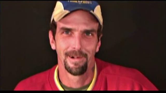 Скотт пришел на гей-сеанс, а рука у партнера опытная, как у массажиста после смены.