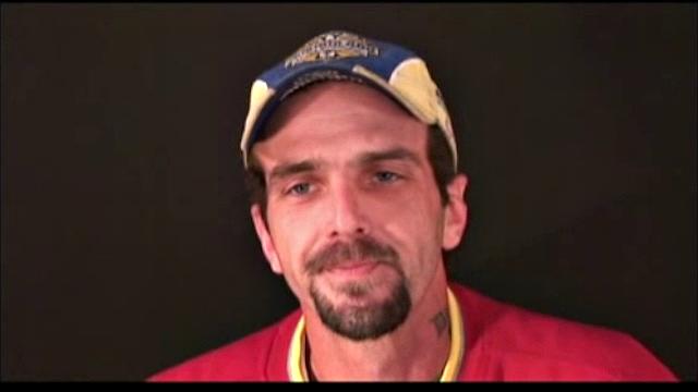 Скотт пришел на гей-сеанс, а рука у партнера опытная, как у массажиста после смены.