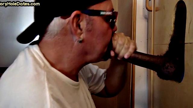 Gloryhole amateur gay sucks black penis at home