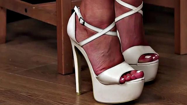 Curvy voyeur undressing and giving instructions