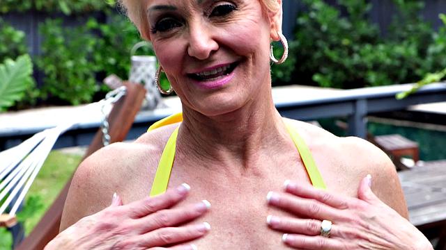 How Seka keeps her pussy tight