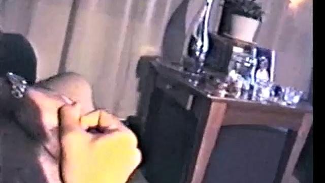 Застукал Зака за дрочкой и помог ему кончить рукой.