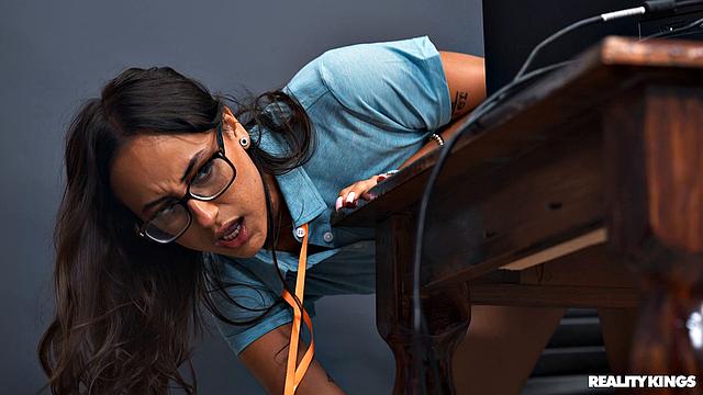 Slutty Girl Gets MILF Bossed